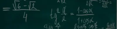 Chalkboard with handwritten trigonometry work including (\u221a6 \u2212 \u221a2)/4 and tg\u00b2(\u03b1/2) = (1 \u2212 cos\u03b1)/(1 + cos\u03b1).